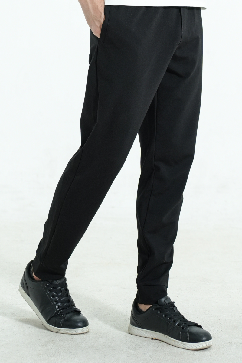 Quần jogger nam Novelty Regular fit đen NQGMMDMT3R240495Q