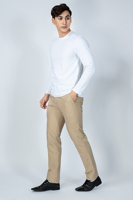 Áo thun nam dài tay cổ tròn Novelty Regular fit màu trắng NATMTTMCSR190761D