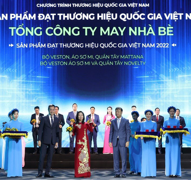 Nha Be Garment Joint Stock Corporation continues to be honored at the Vietnam National Brand Program 2022