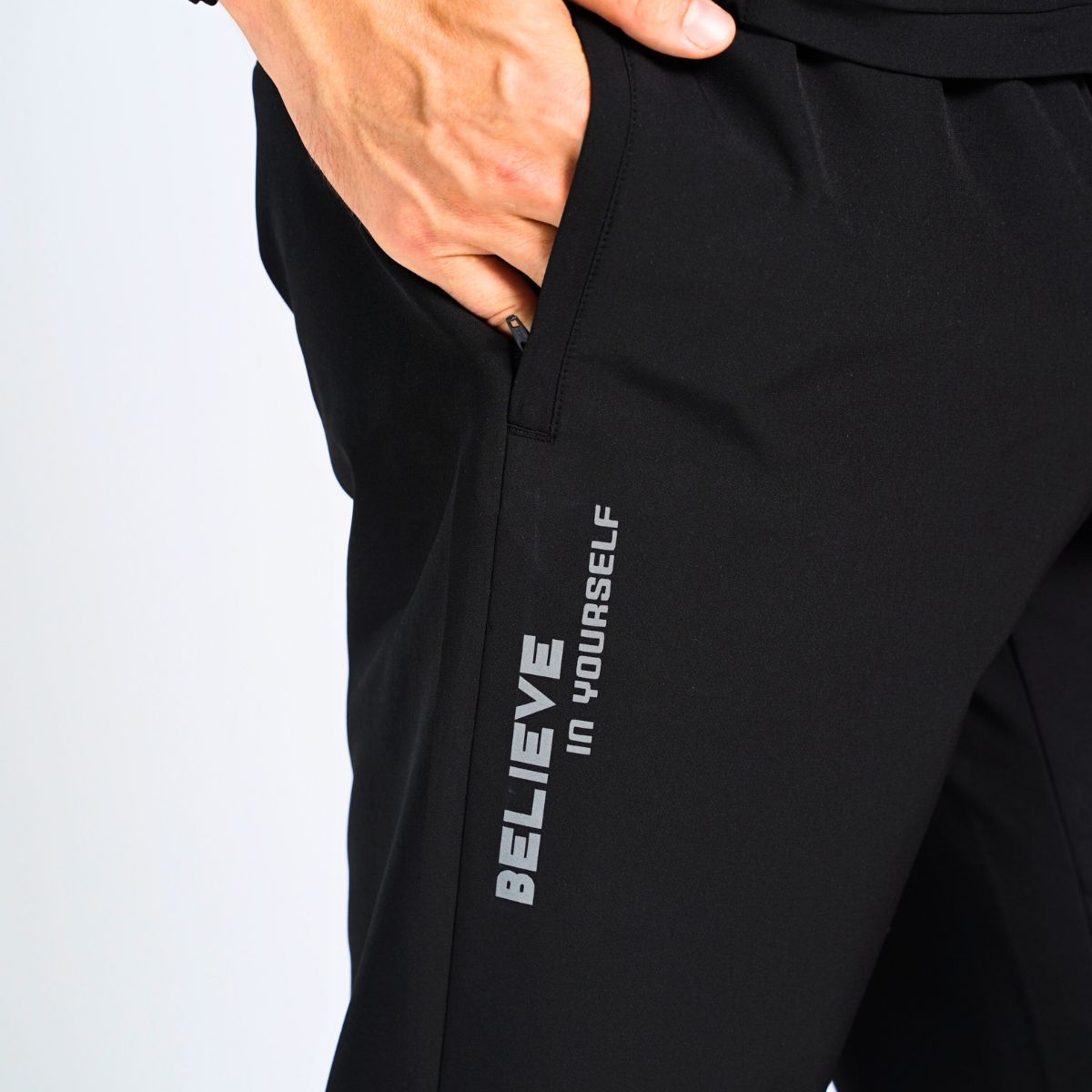 BỘ THỂ THAO NAM NOVELTY REGULAR FIT ÁO CÓ NÓN MÀU ĐEN NBTMMDMPSR250571B