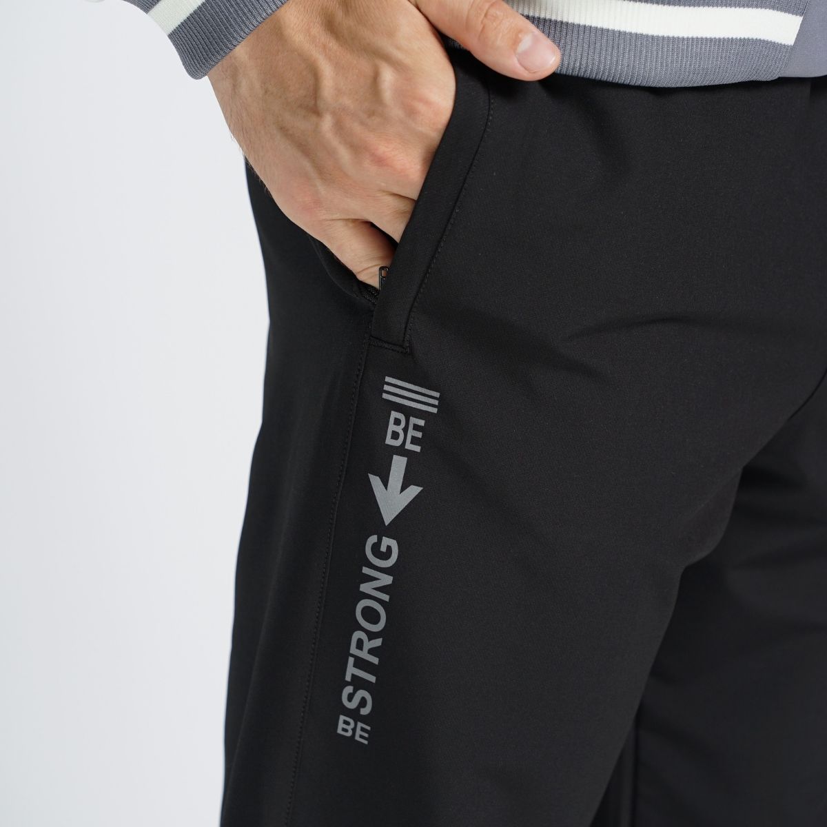 QUẦN THỂ THAO NAM NOVELTY REGULAR FIT MÀU ĐEN NQTMMDMPSR250582D