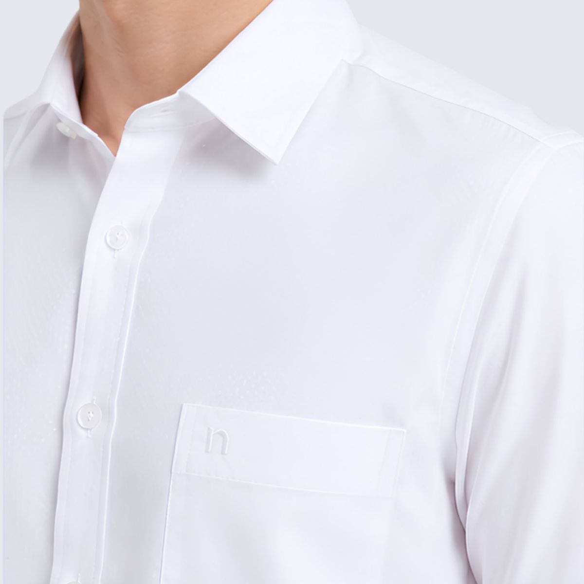 ÁO SƠ MI NAM NGẮN TAY NOVELTY REGULAR FIT SPUN MODAL TRƠN MÀU TRẮNG CÓ VÂN NSMMMWMT2R261007N