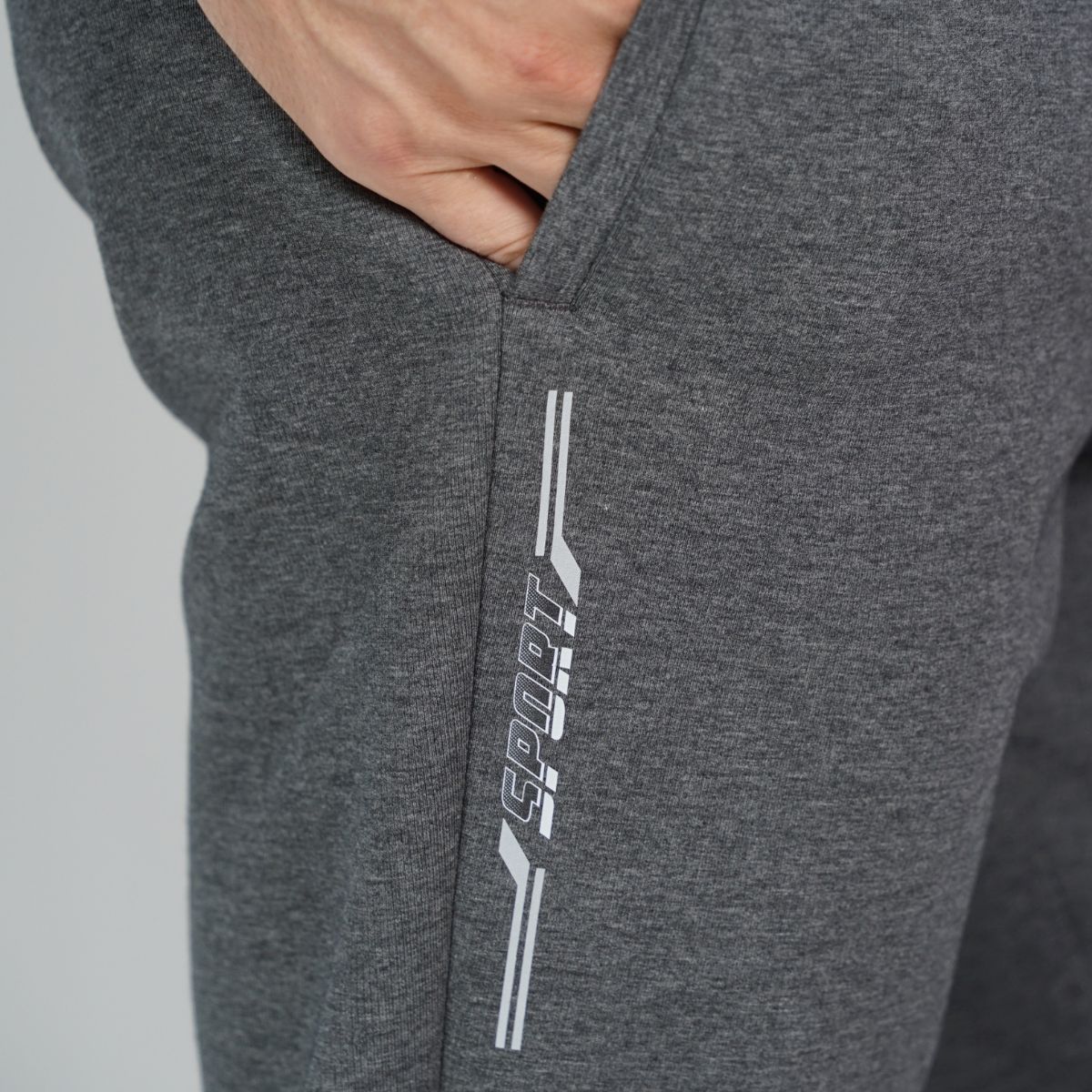 QUẦN JOGGER NỈ NAM NOVELTY REGULAR FIT MÀU XÁM ĐẬM NQGMMDMT3R250569Q