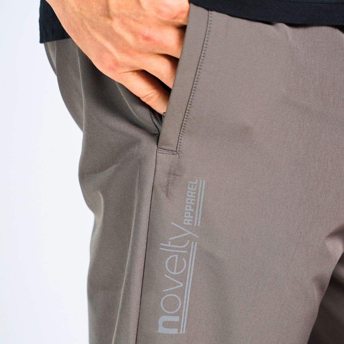 QUẦN THỂ THAO NAM NOVELTY REGULAR FIT LƯNG PHỐI CO GIÃN MÀU XÁM ĐẬM NQTMMDMPSR250587D